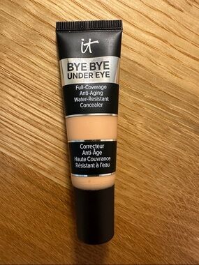 it cosmetics Bye Bye Under Eye Concealer - Light Beige